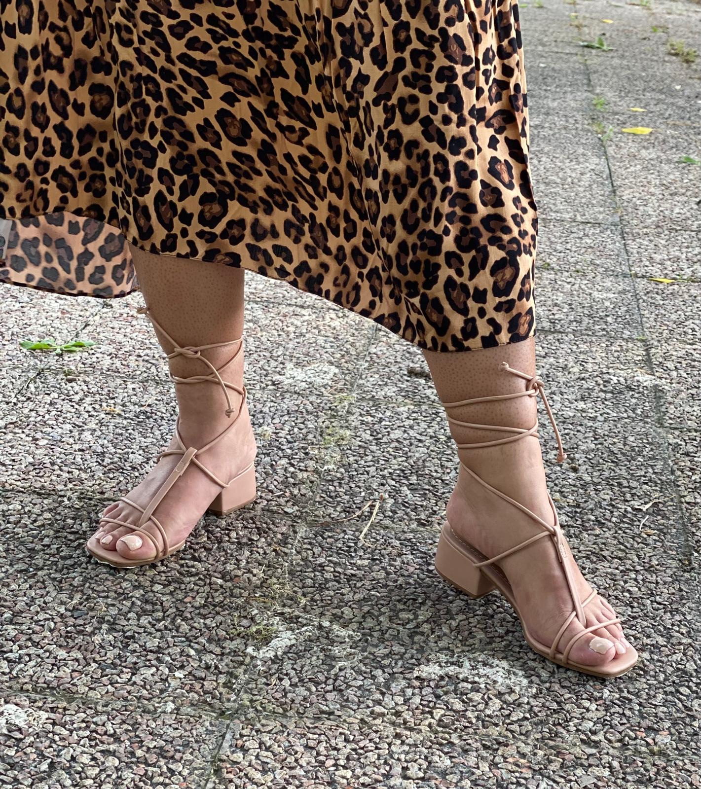 Sandalias Tacón con tiras para atar a la pierna NadaBasico Calzados