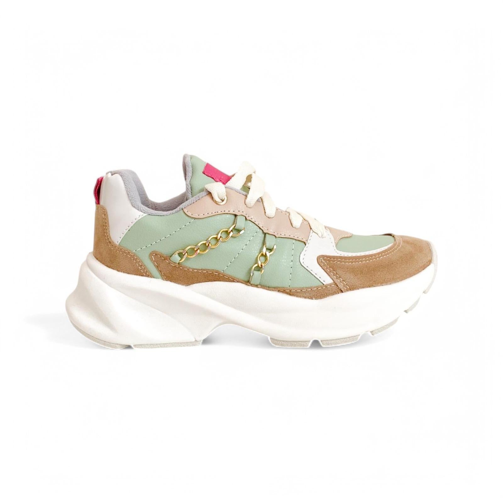 Zapatilla estilo deportivas