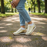 Sneakers Oro - Primer plano bajo